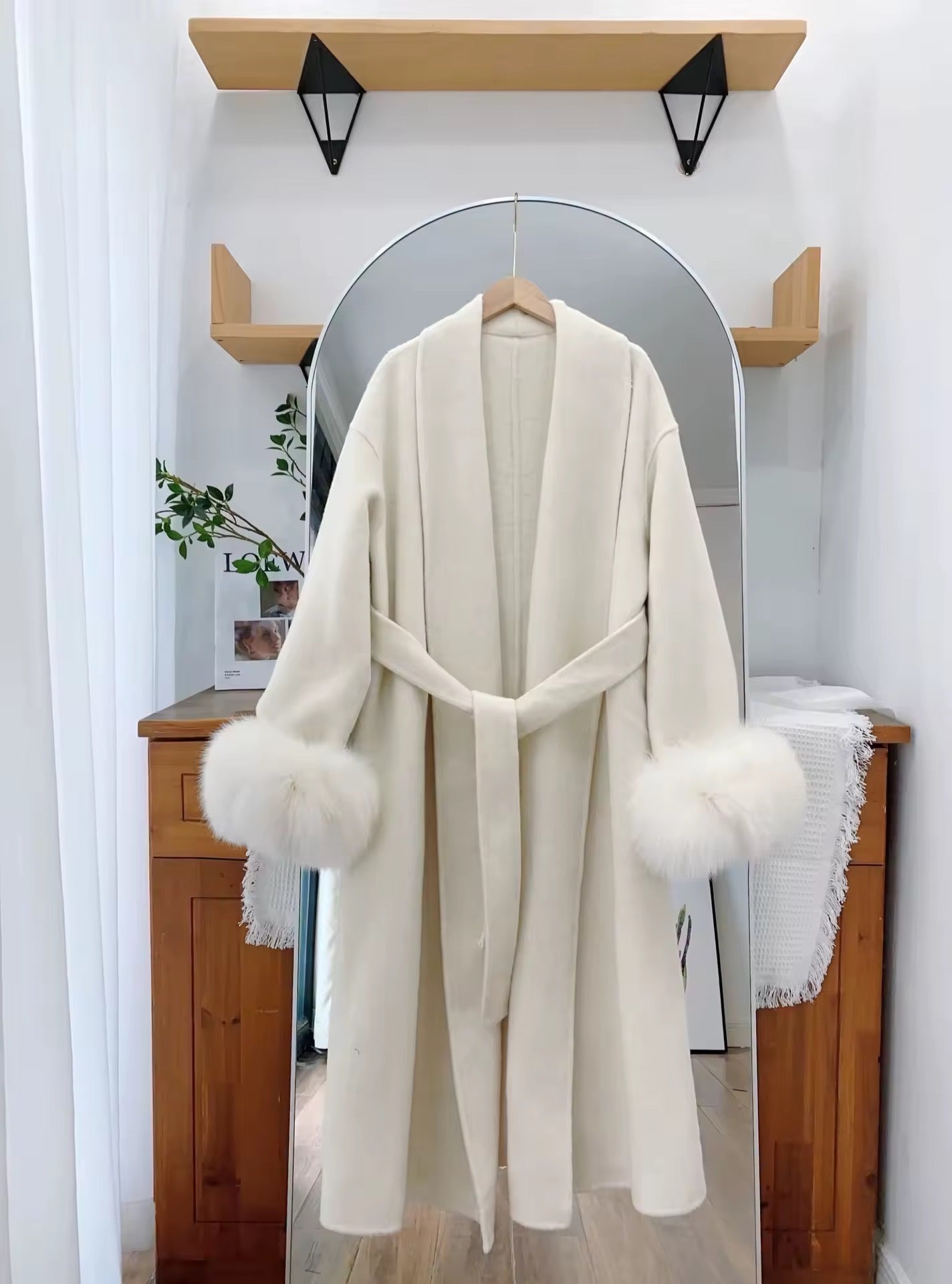 Betsy long fur coat- light beige
