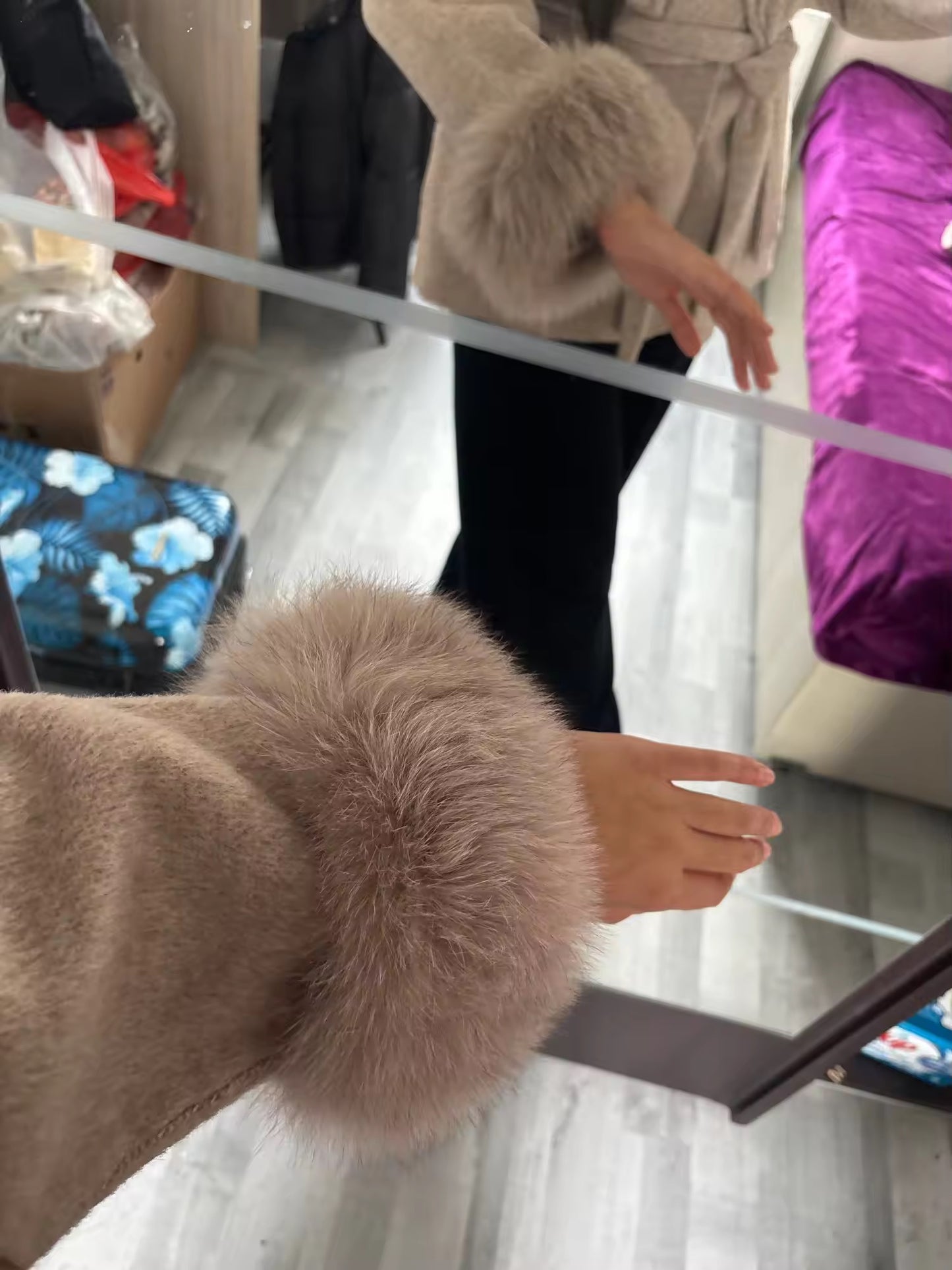 Betsy fake fur coat- deep beige