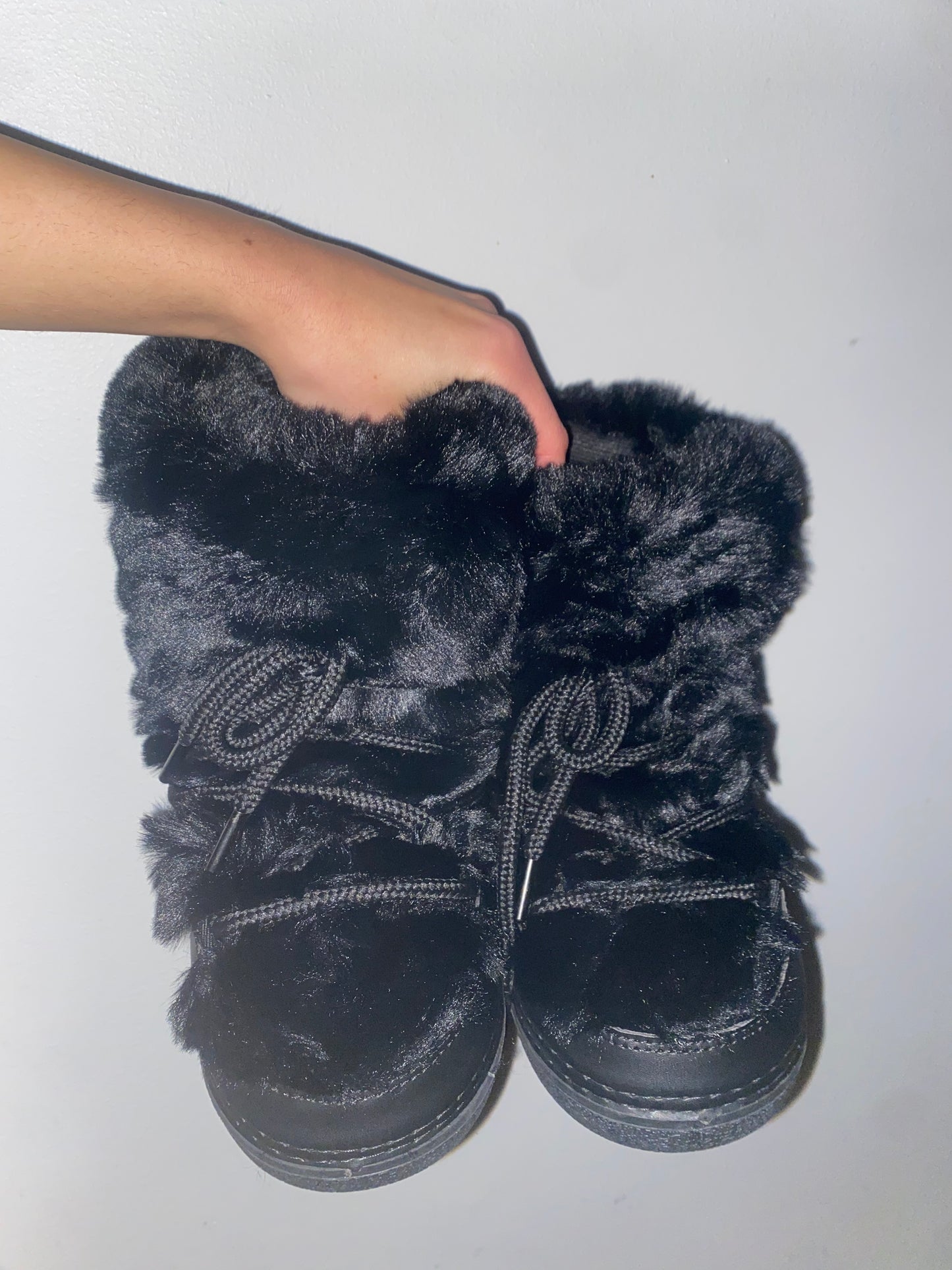 Stacey fake fur boots- low black