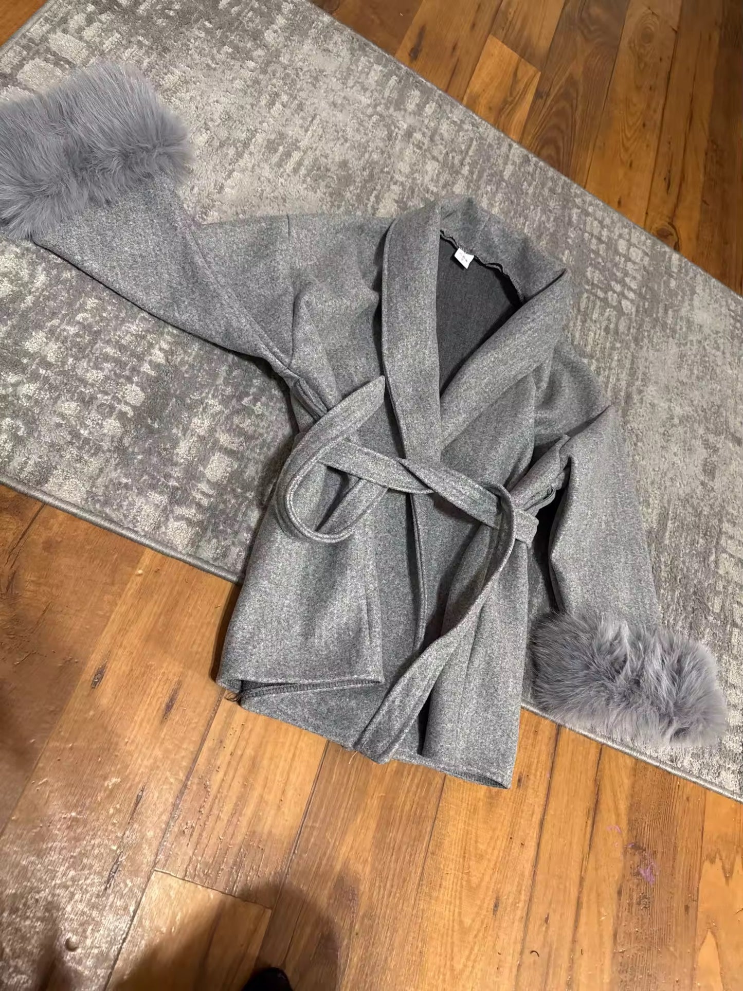 Betsy fake fur coat- grey