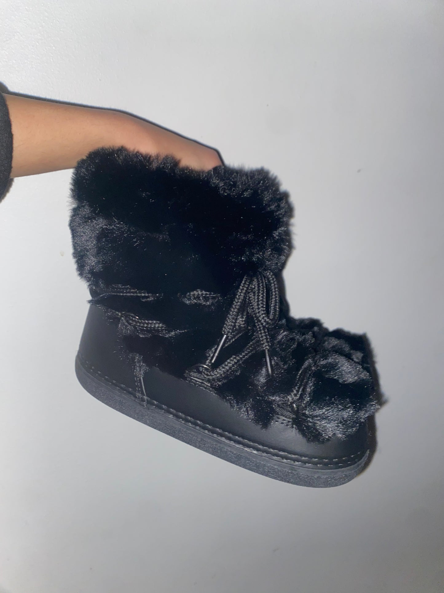 Stacey fake fur boots- low black