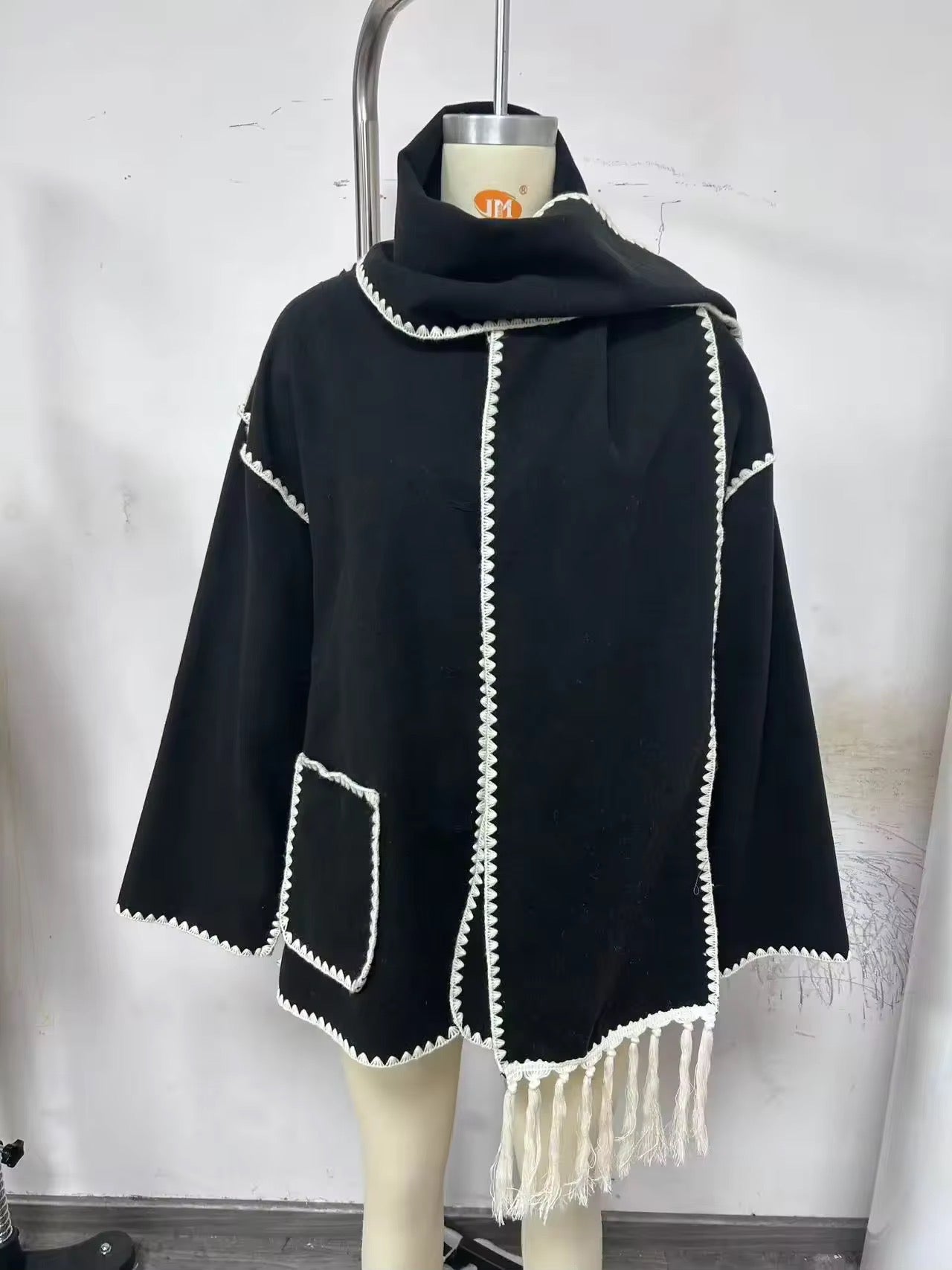 Natasha coat- black/white