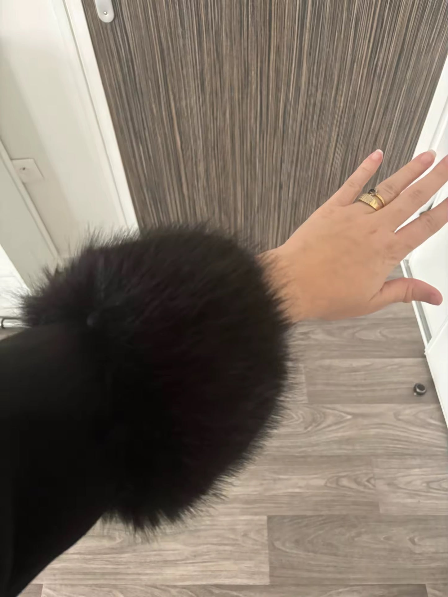 Betsy fake fur coat- black